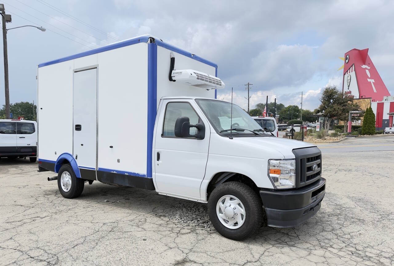 Used 2024 Ford E-350 and Econoline 350 Super Duty w/ Power Windows & Locks Group RWD image 1