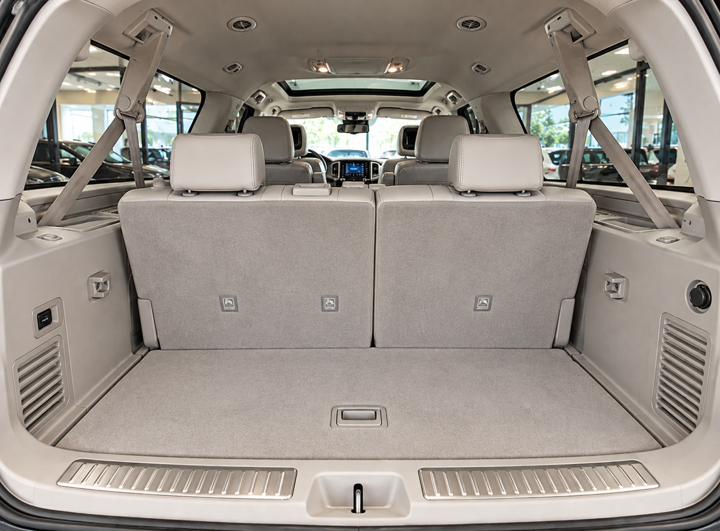 Used 2017 Lincoln Navigator L Select RWD image 10