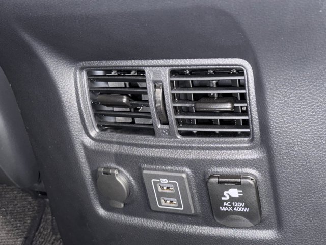 Used 2024 Nissan Titan SV w/ SV Convenience Package image 10