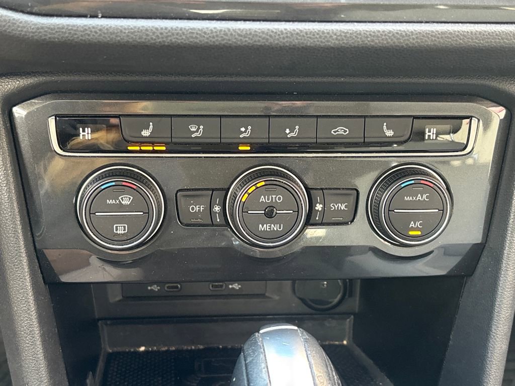 Used 2021 Volkswagen Tiguan SE w/ Panoramic Sunroof Package image 12