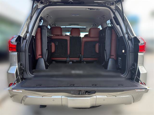 Used 2020 Lexus LX 570 4WD w/ Luxury Package image 9