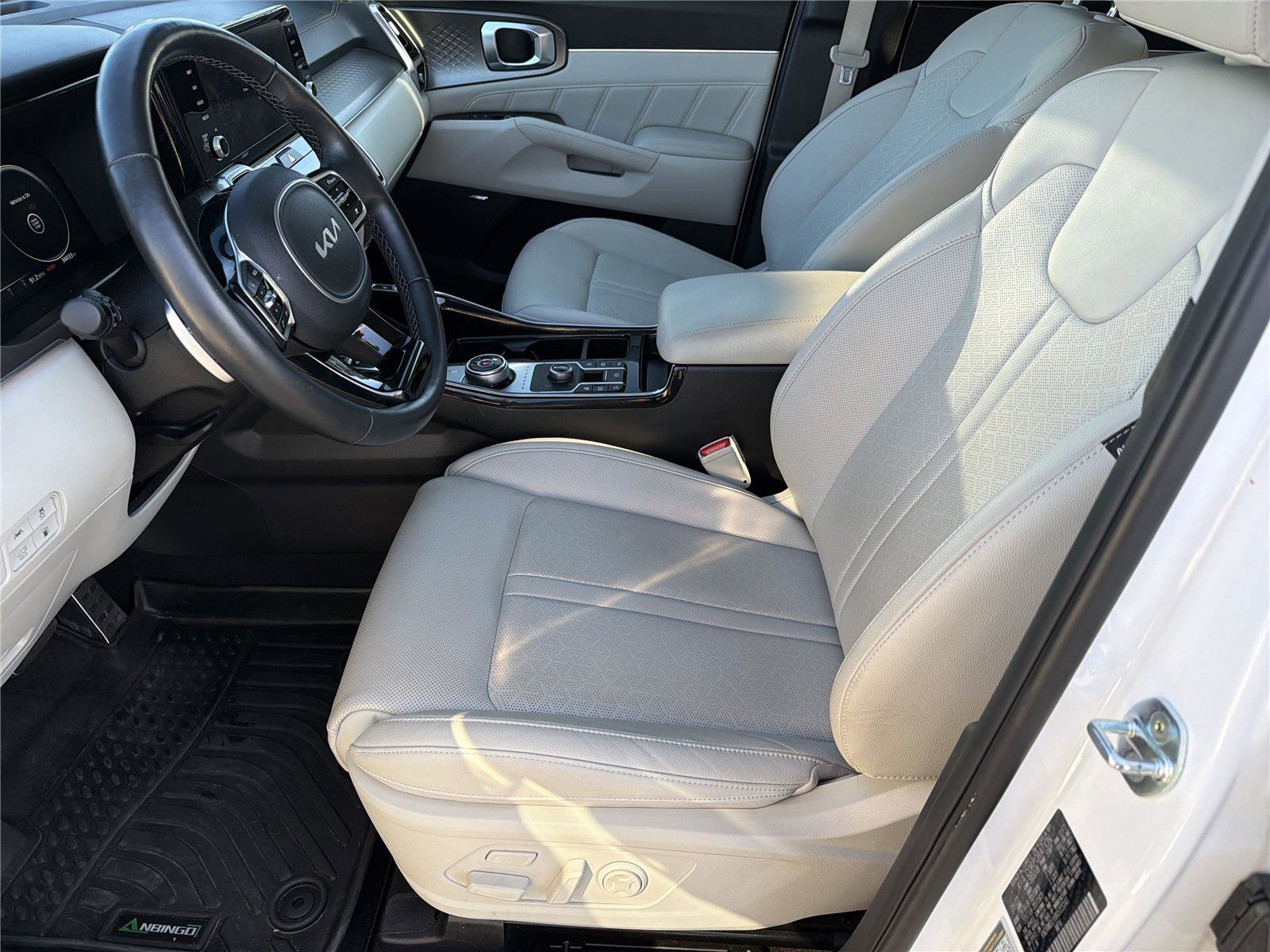 Used 2022 Kia Sorento SX Prestige w/ Panoramic Sunroof Package AWD/4WD image 9