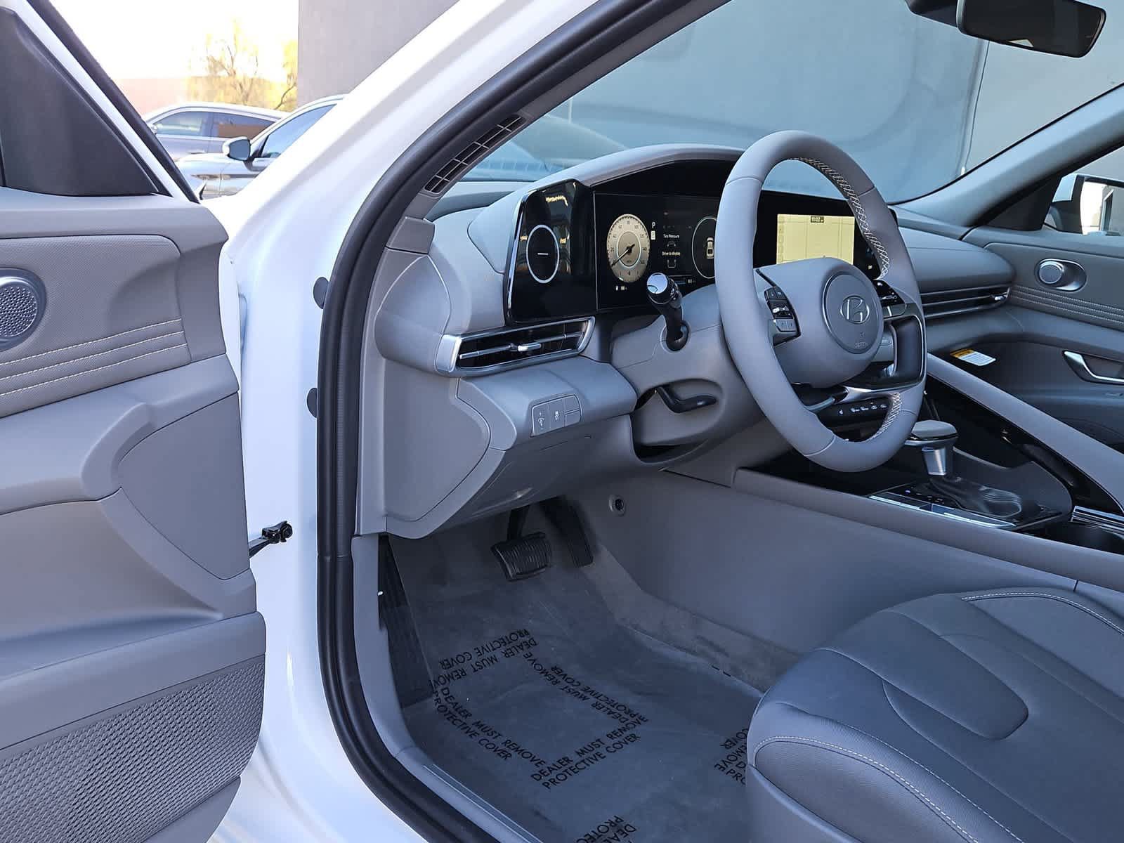 Used 2025 Hyundai Elantra SEL w/ Cargo Package FWD image 10