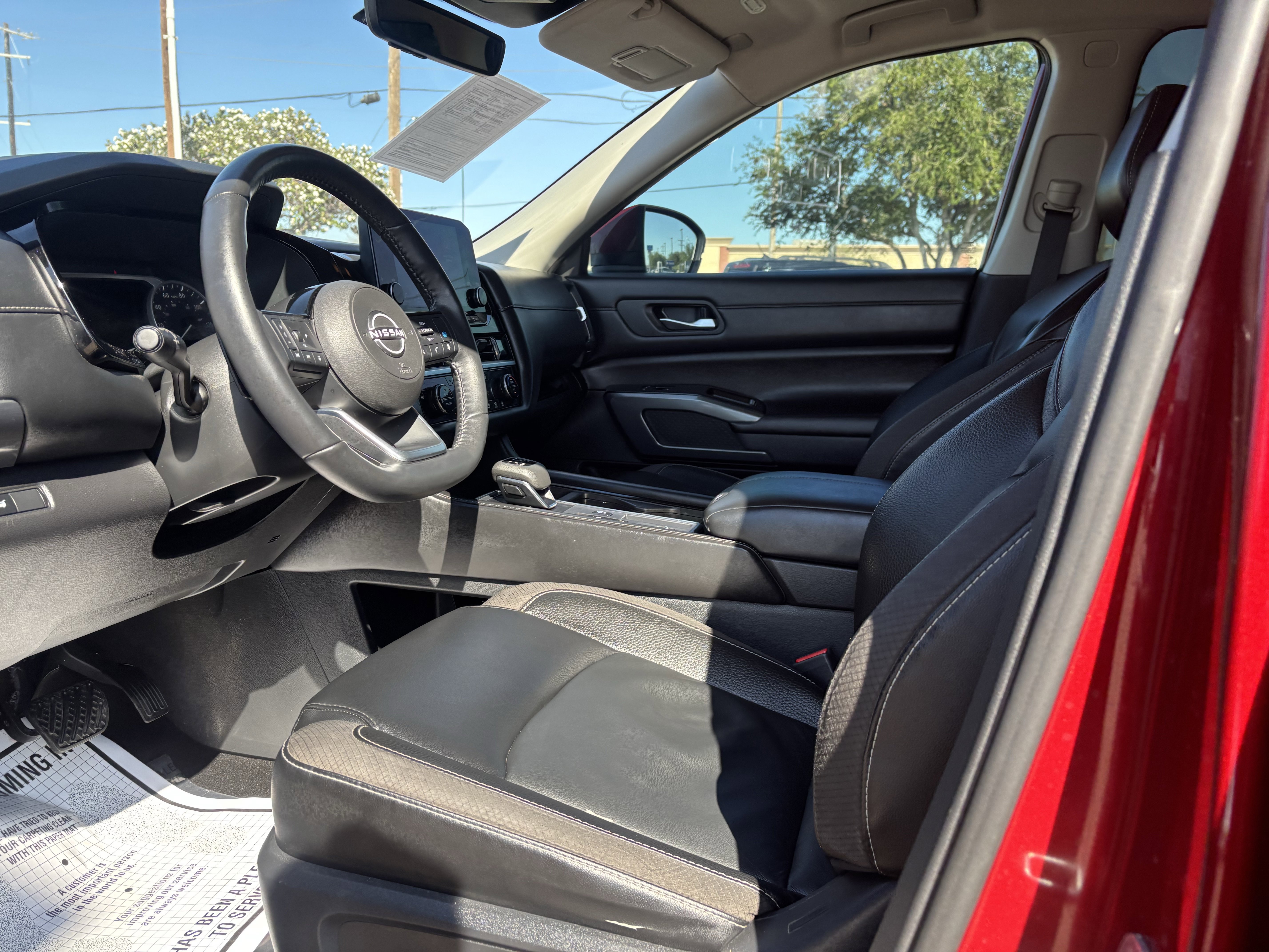 Used 2023 Nissan Pathfinder SL image 10