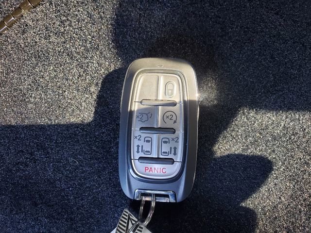 Certified 2023 Chrysler Pacifica Touring-L AWD/4WD image 33