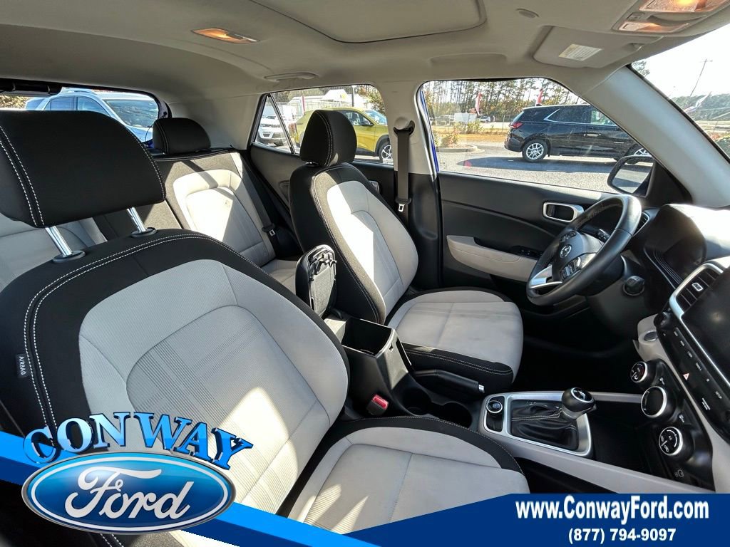 Used 2024 Hyundai Venue SEL image 25