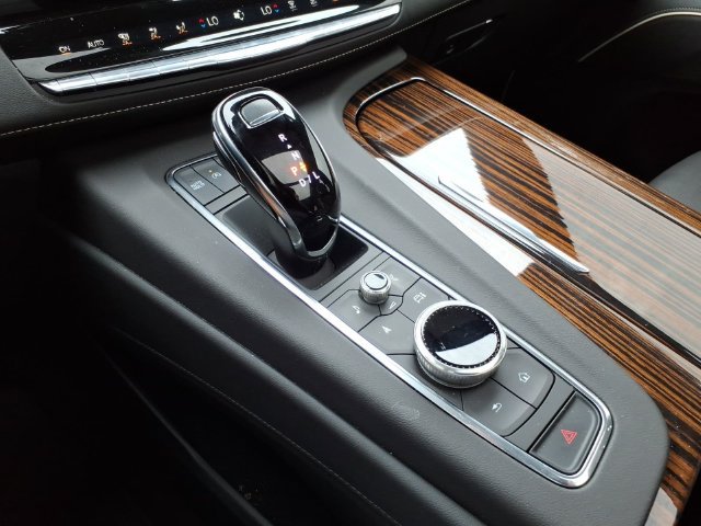 Used 2024 Cadillac Escalade Premium Luxury AWD/4WD image 34