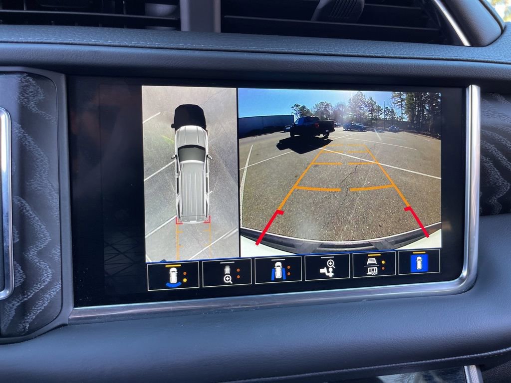 Used 2024 GMC Yukon XL Denali image 11