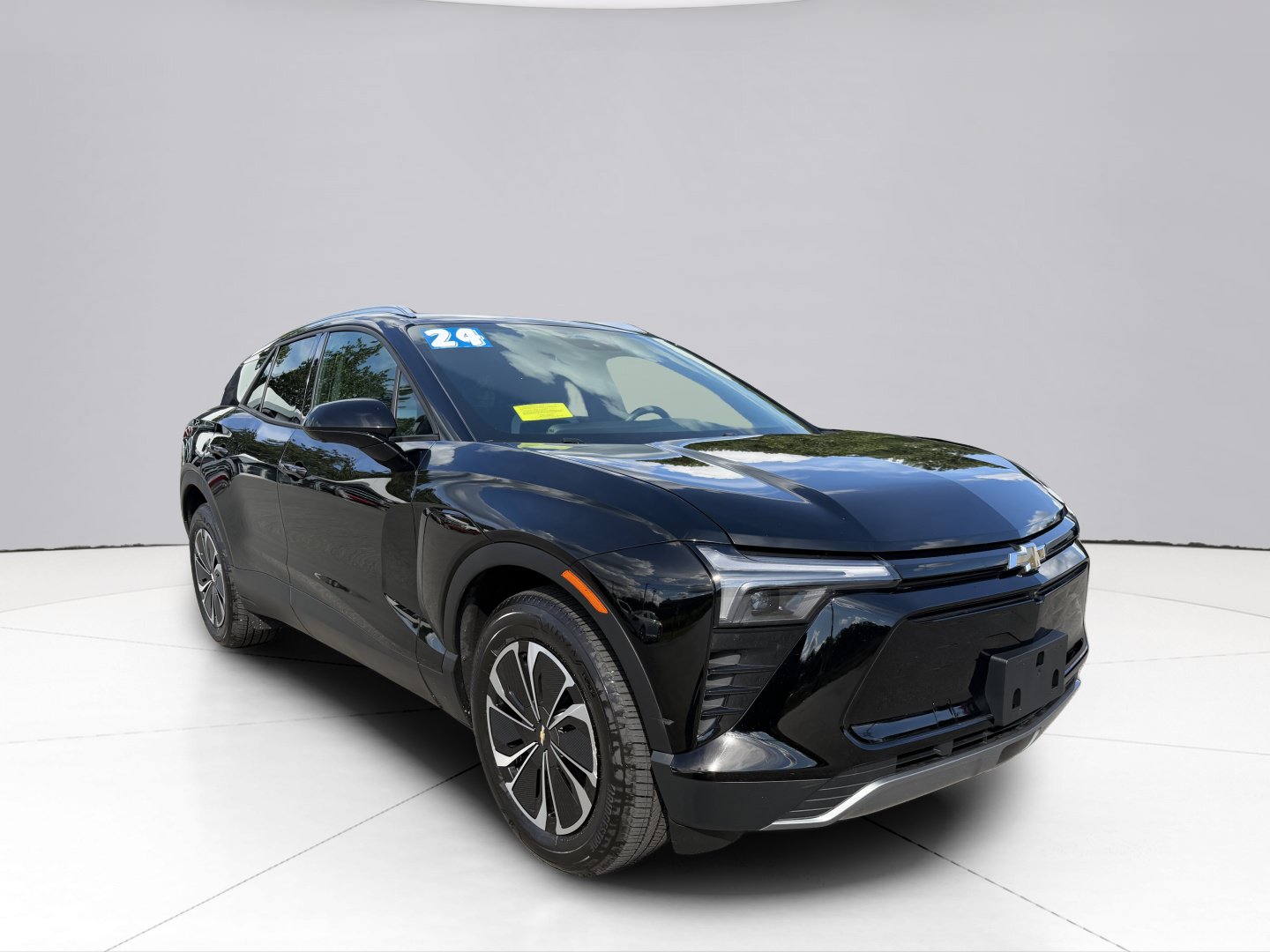 Used 2024 Chevrolet Blazer EV LT AWD/4WD image 2