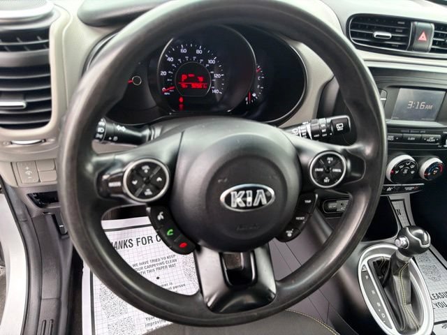 Used 2016 Kia Soul + FWD image 11