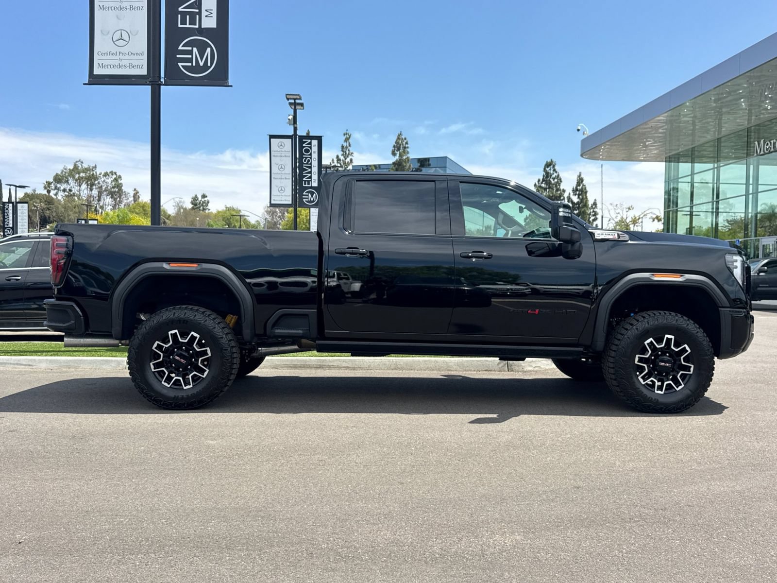 Used 2026 GMC Sierra 2500 AT4X w/ LPO, Black Badging Package AWD/4WD image 2