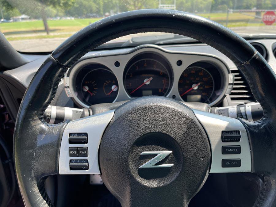 Used 2006 Nissan 350Z Touring image 25