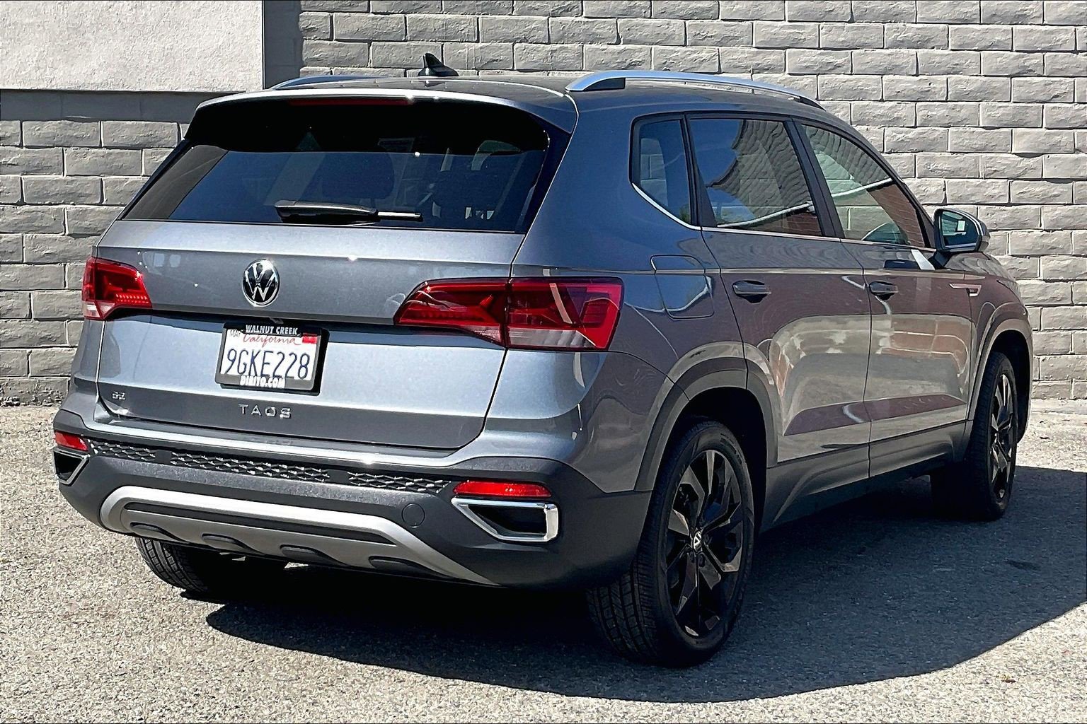 Certified 2023 Volkswagen Taos SE w/ Black Wheel Package FWD image 13