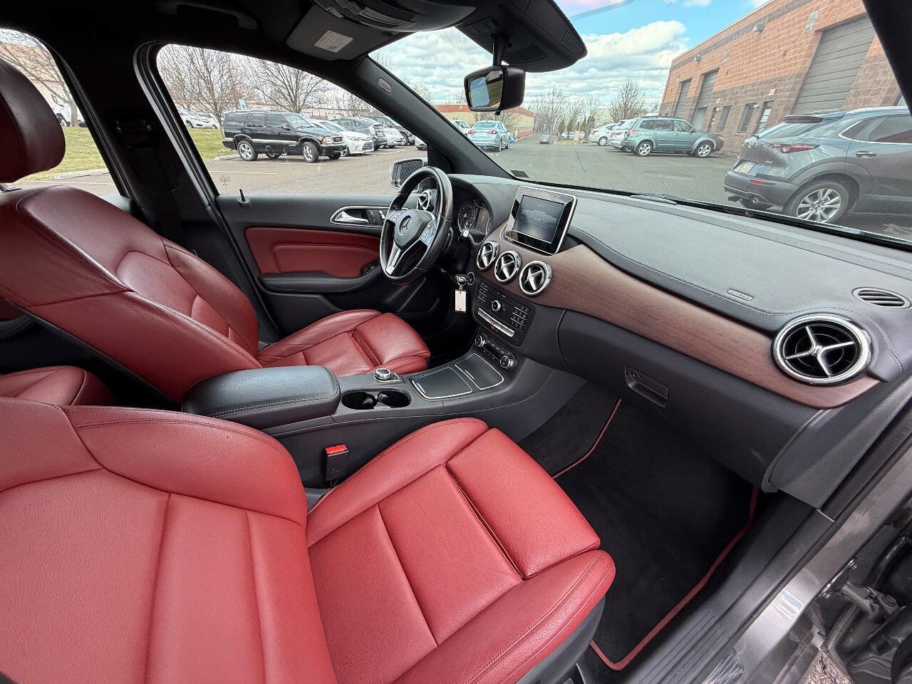 Used 2017 Mercedes-Benz B 250e B 250e 4dr Hatchback image 17