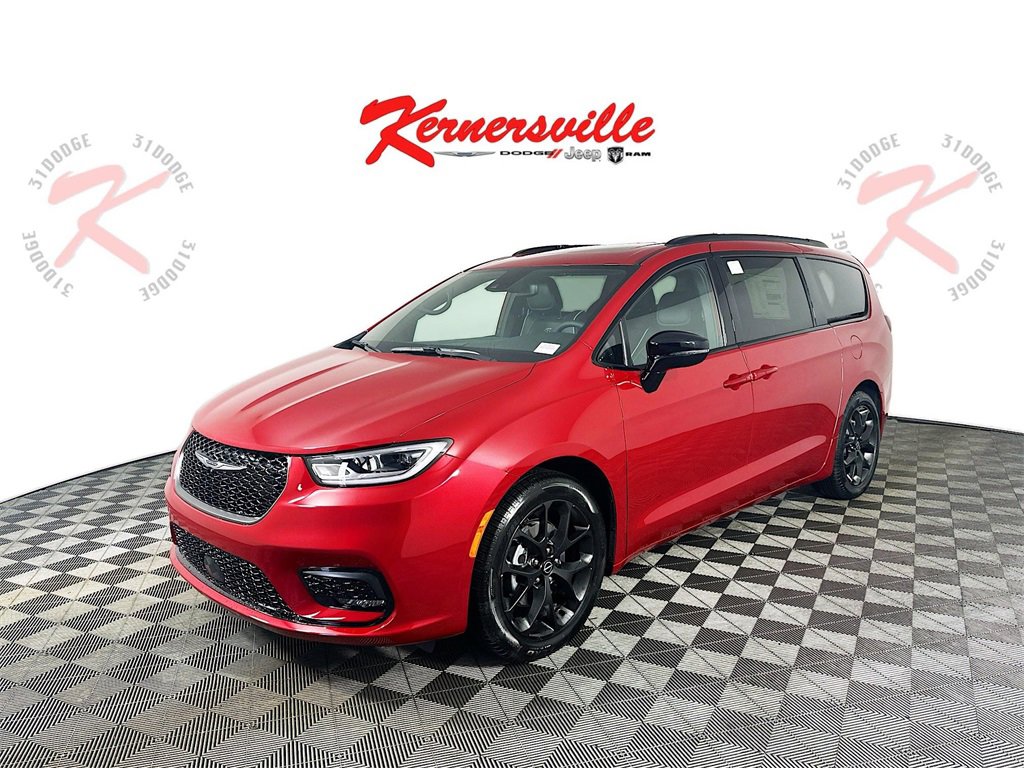 New 2026 Chrysler Pacifica Limited image 3