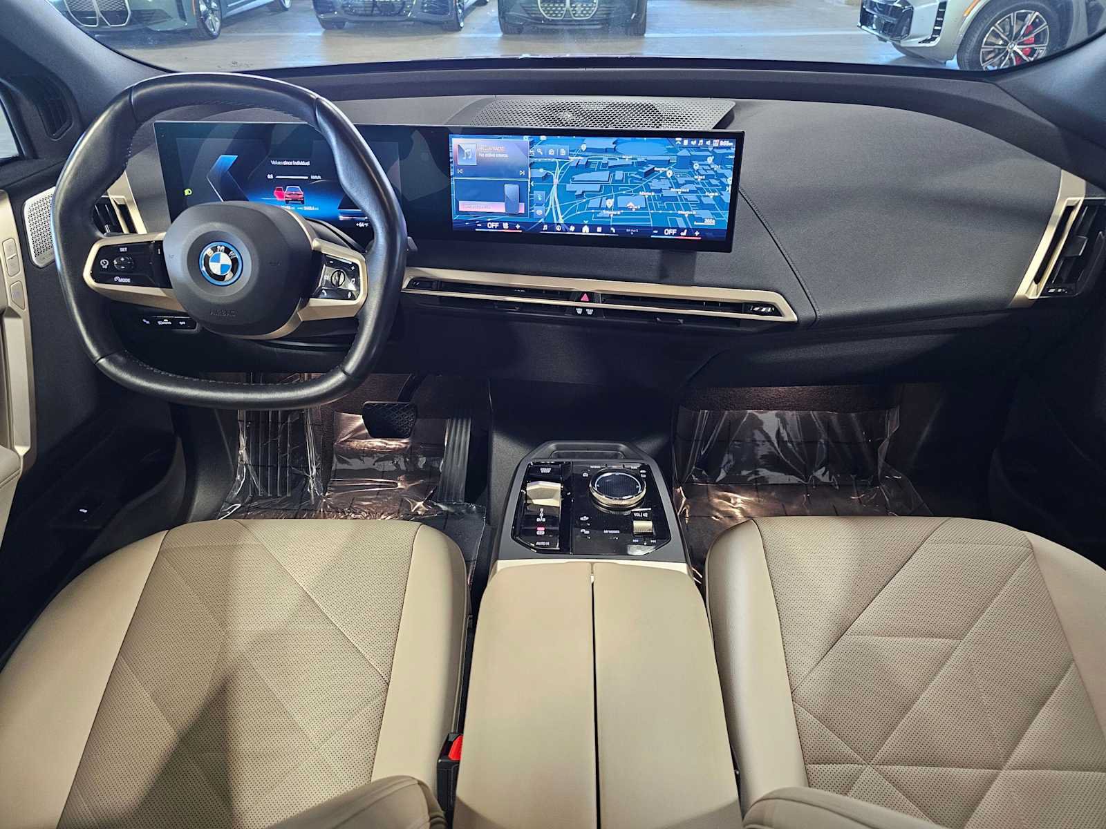 Used 2024 BMW iX xDrive50 w/ Premium Package AWD/4WD image 9