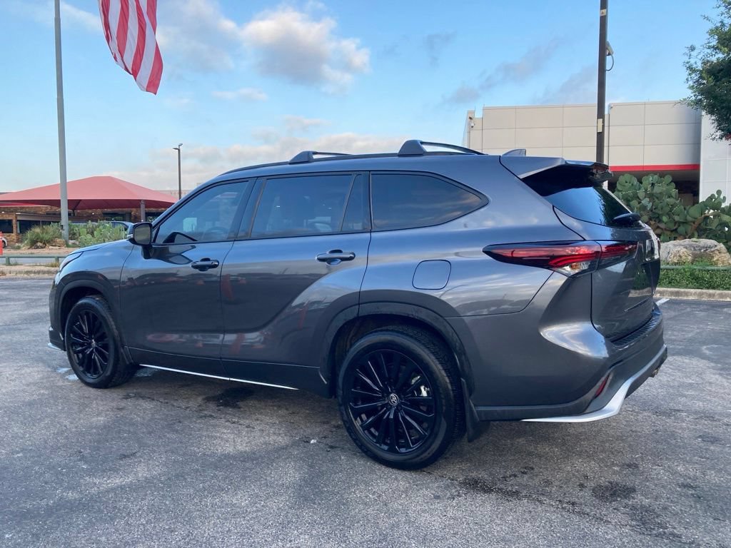 Used 2025 Toyota Highlander XSE AWD/4WD image 7