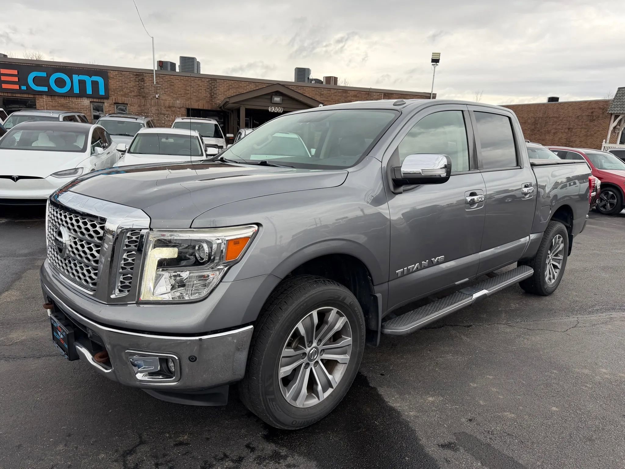 Used 2018 Nissan Titan SL AWD/4WD image 7