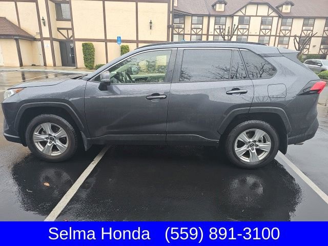 Used 2020 Toyota RAV4 XLE w/ Convenience Package image 4