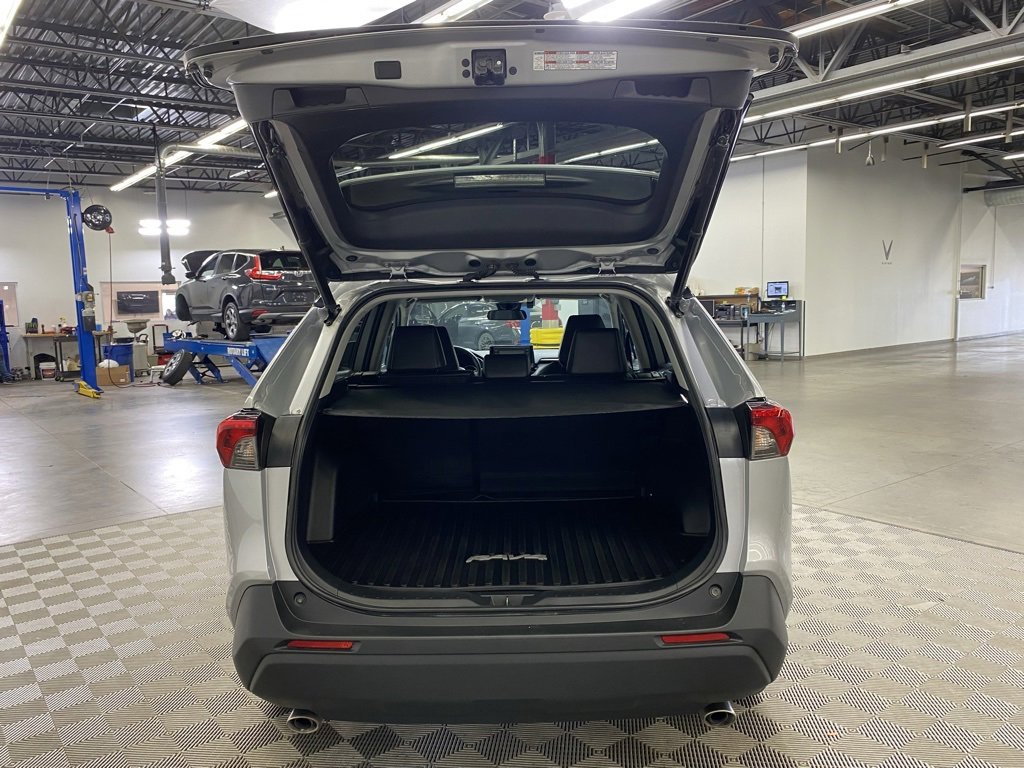 Used 2022 Toyota RAV4 XLE Premium image 8