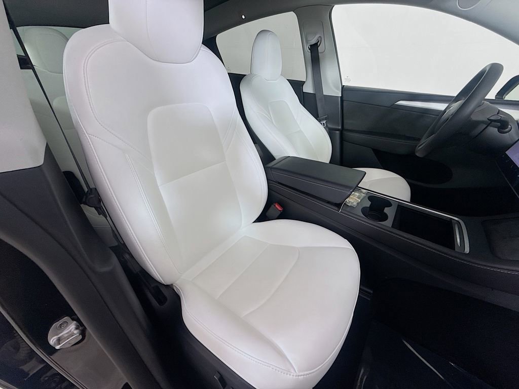 Used 2024 Tesla Model Y Long Range image 32