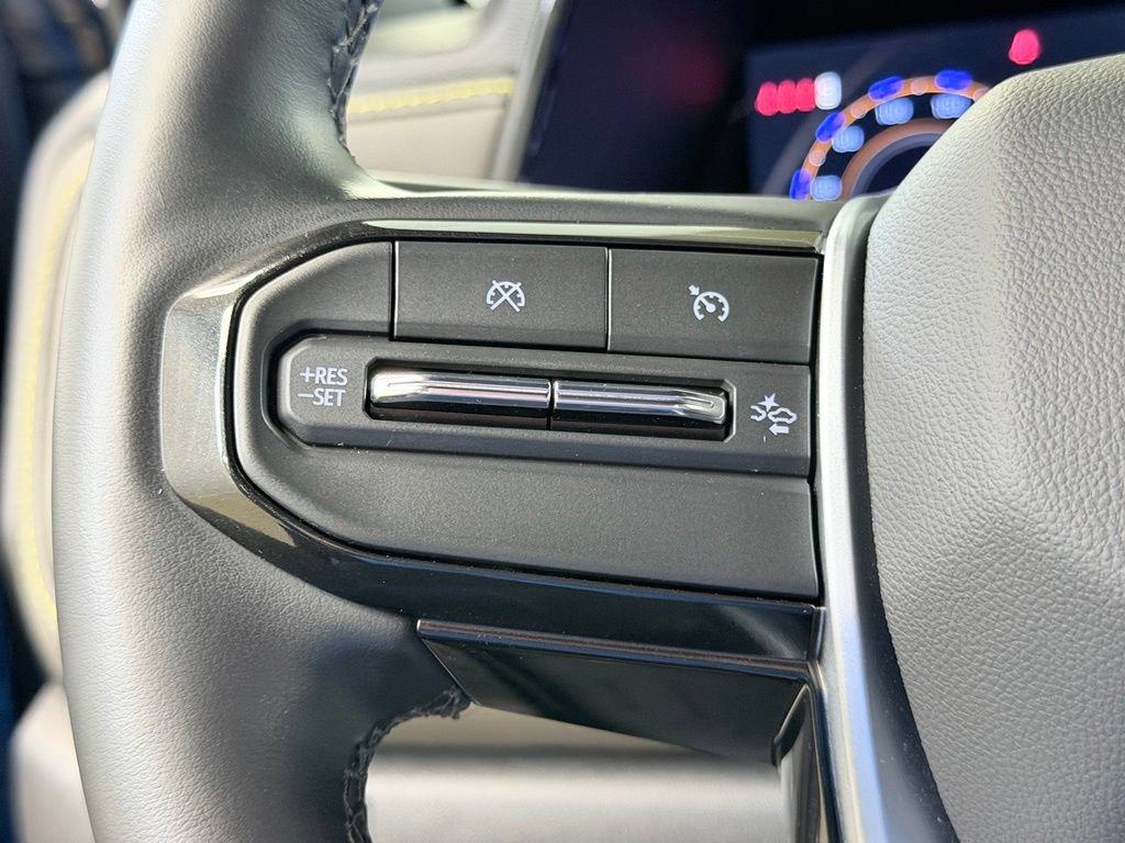 Used 2025 Chevrolet Colorado ZR2 w/ Technology Package AWD/4WD image 46