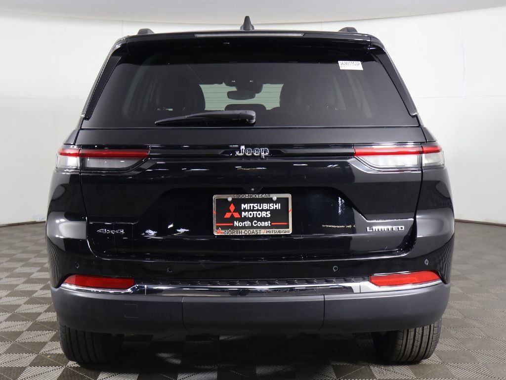 Used 2023 Jeep Grand Cherokee Limited AWD/4WD image 14