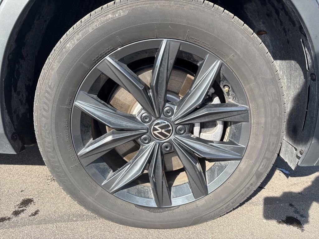Used 2024 Volkswagen Tiguan SE image 12