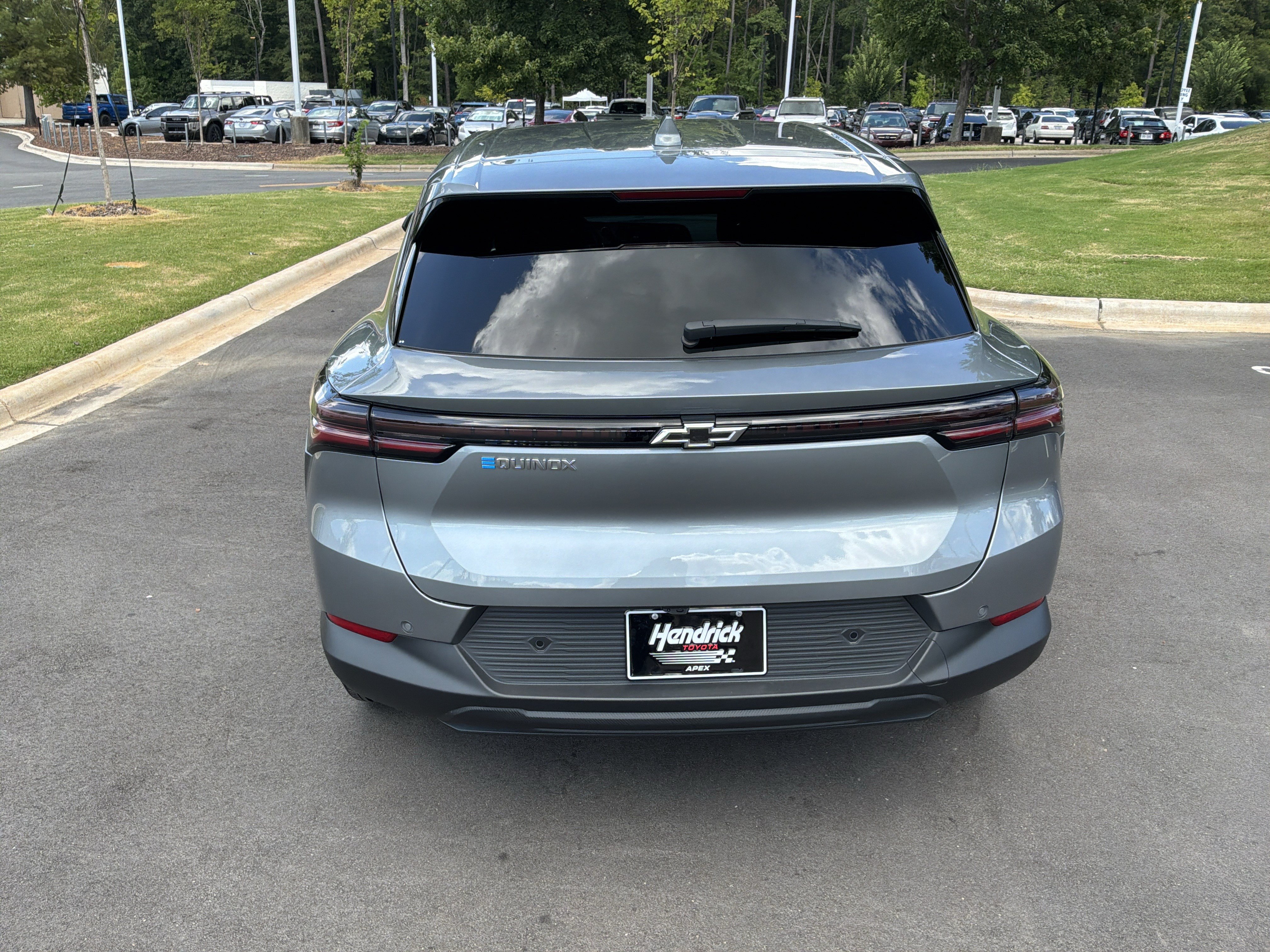Used 2025 Chevrolet Equinox EV LT FWD image 9