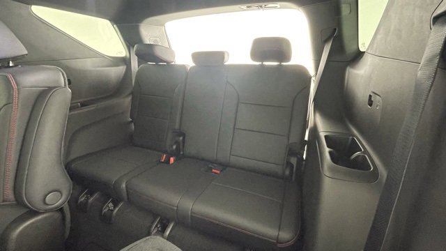 Used 2025 Chevrolet Traverse RS image 45