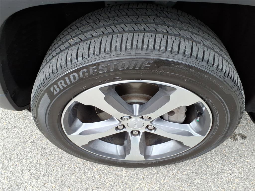 Used 2025 Jeep Grand Cherokee Limited image 10