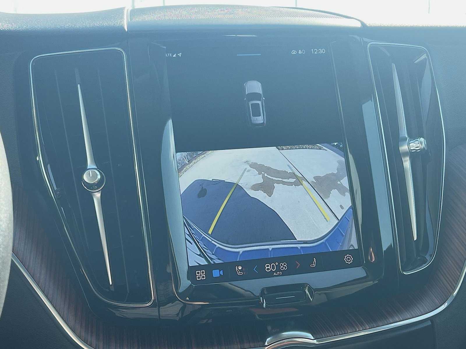 Certified 2023 Volvo XC60 B5 Plus w/ Climate Package image 19