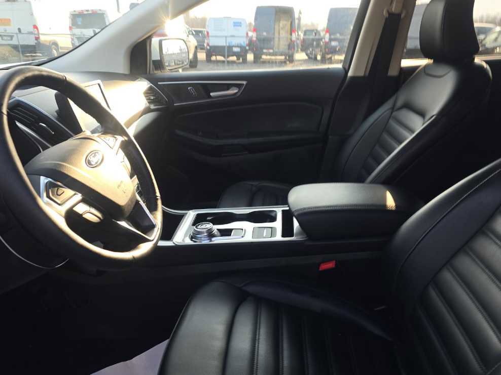 Used 2023 Ford Edge SEL w/ Convenience Package image 9