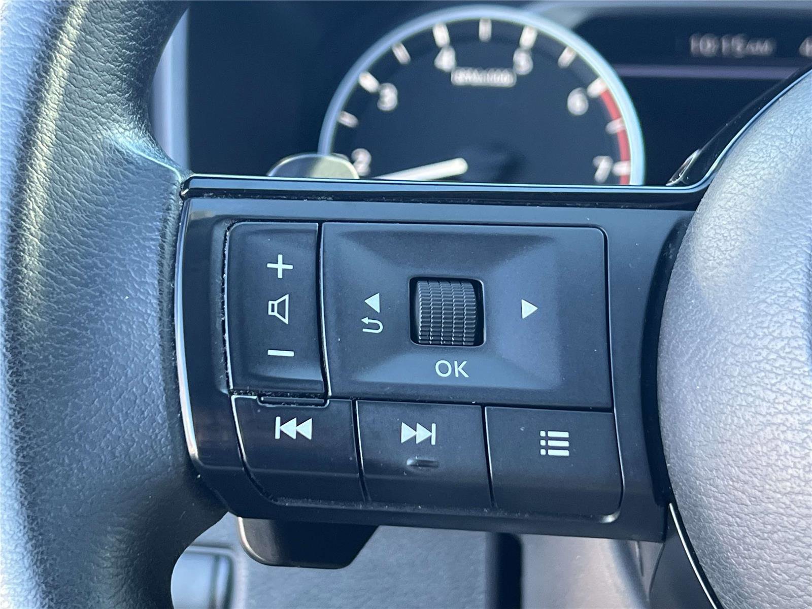 Used 2022 Nissan Rogue SV image 28