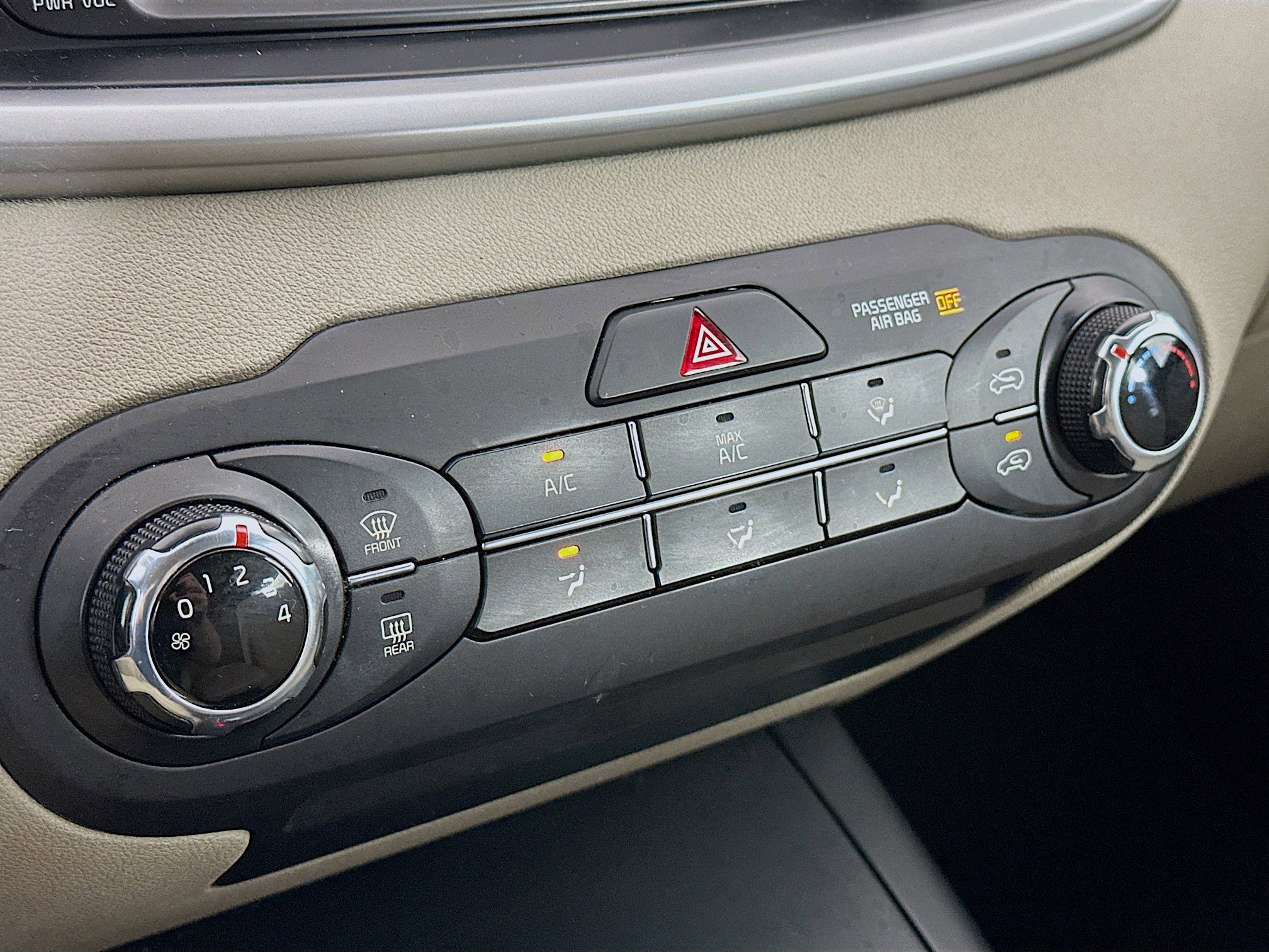 Used 2019 Kia Sorento LX image 23