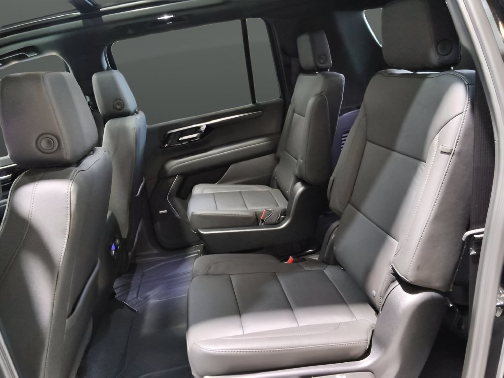 Used 2026 Chevrolet Suburban Z71 w/ Comfort Package AWD/4WD image 32