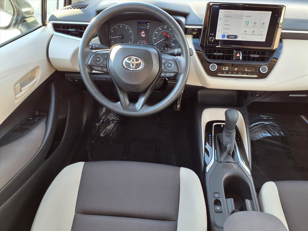 Used 2025 Toyota Corolla LE image 2