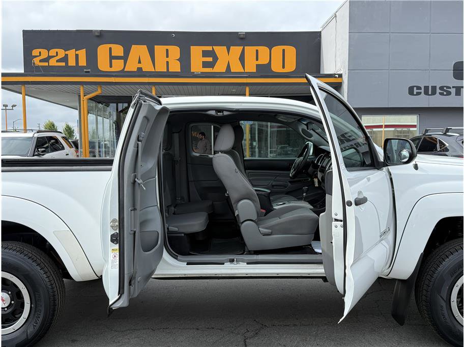 Used 2014 Toyota Tacoma 4x4 Access Cab w/ SR5 Package image 29