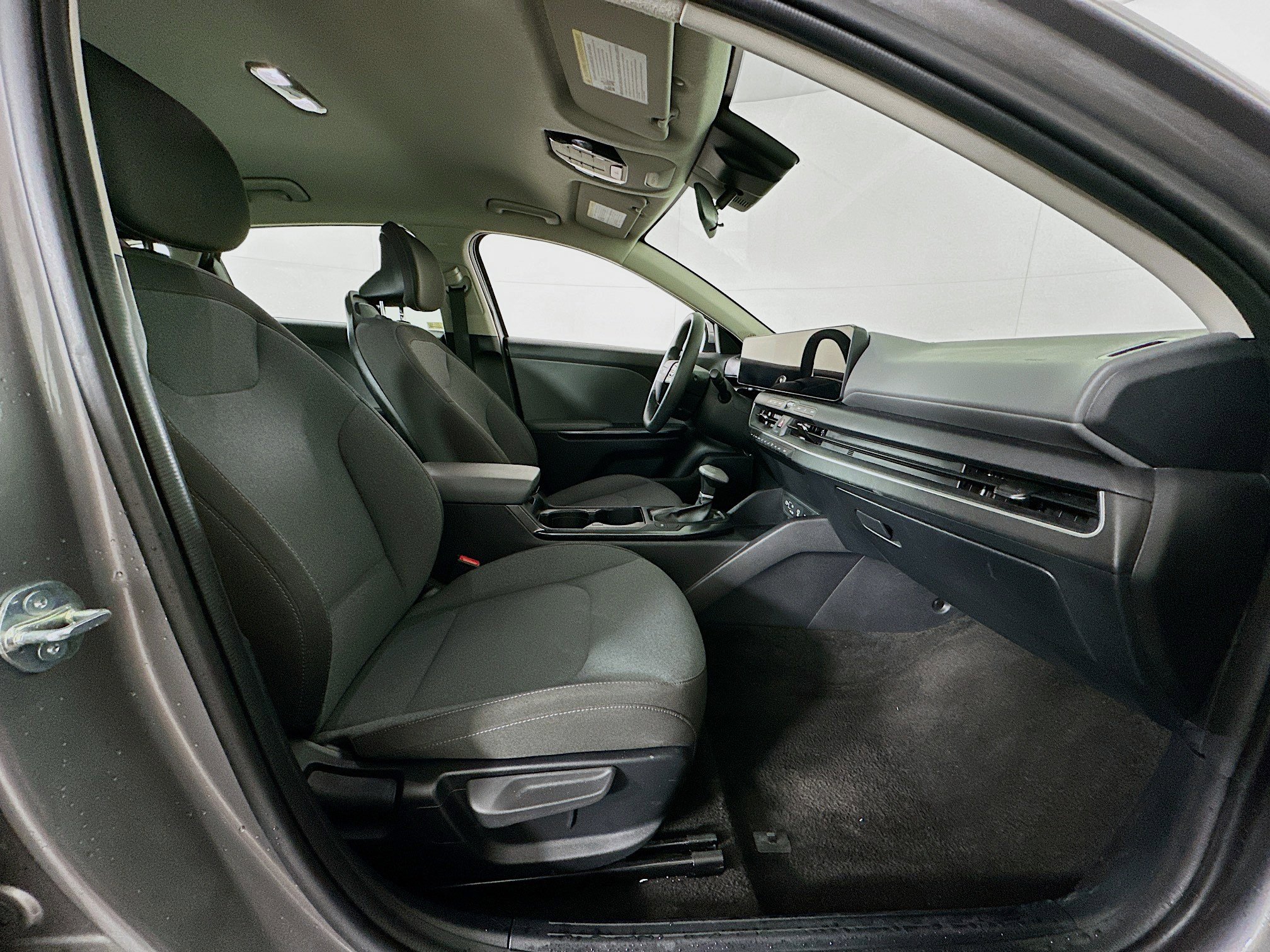 Used 2025 Kia K4 LXS image 29