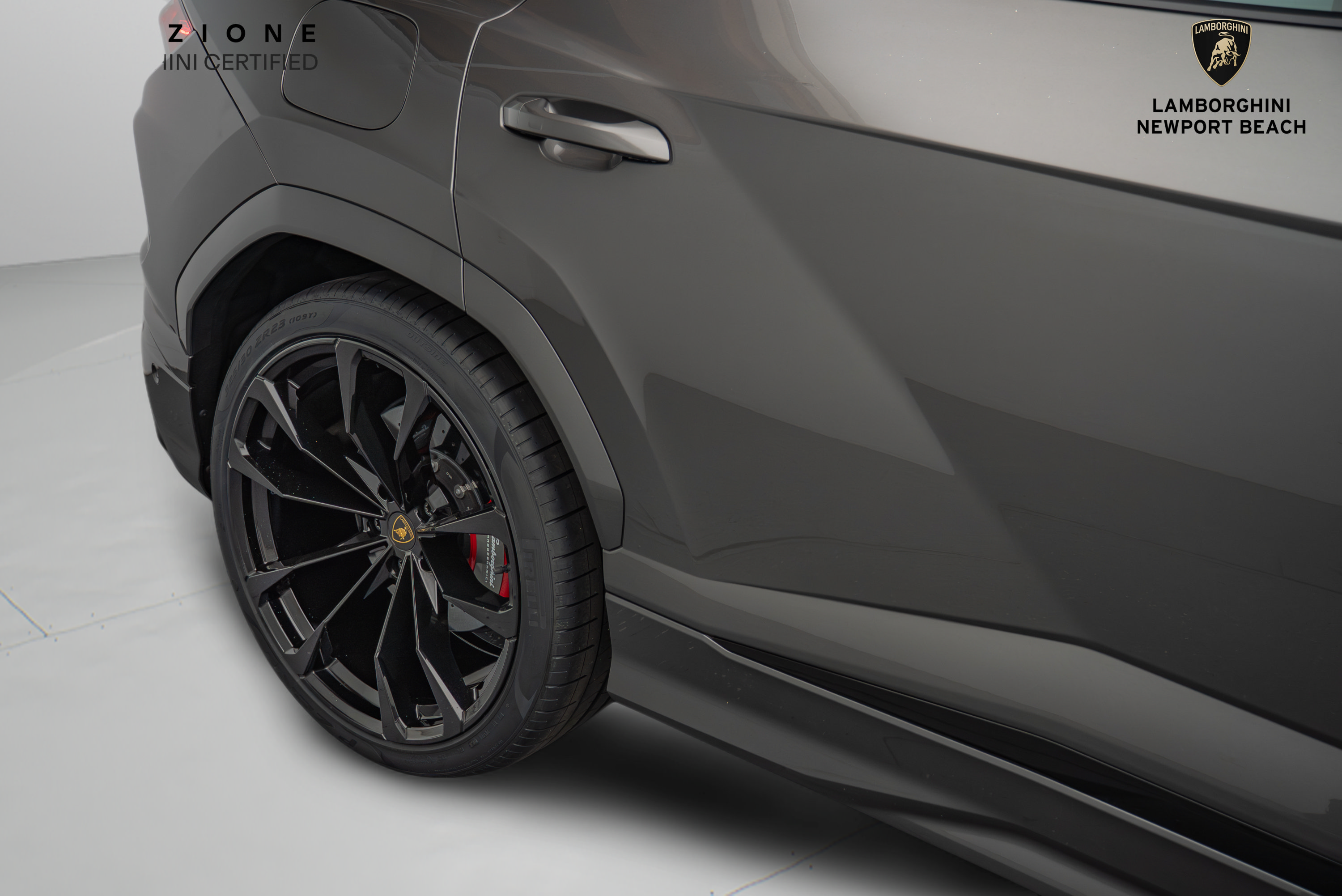 Used 2022 Lamborghini Urus AWD/4WD image 35