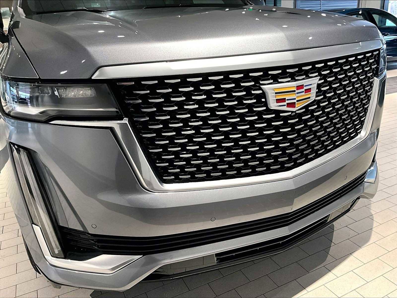 Used 2021 Cadillac Escalade ESV Premium Luxury w/ Driver Assist Tech Package image 30