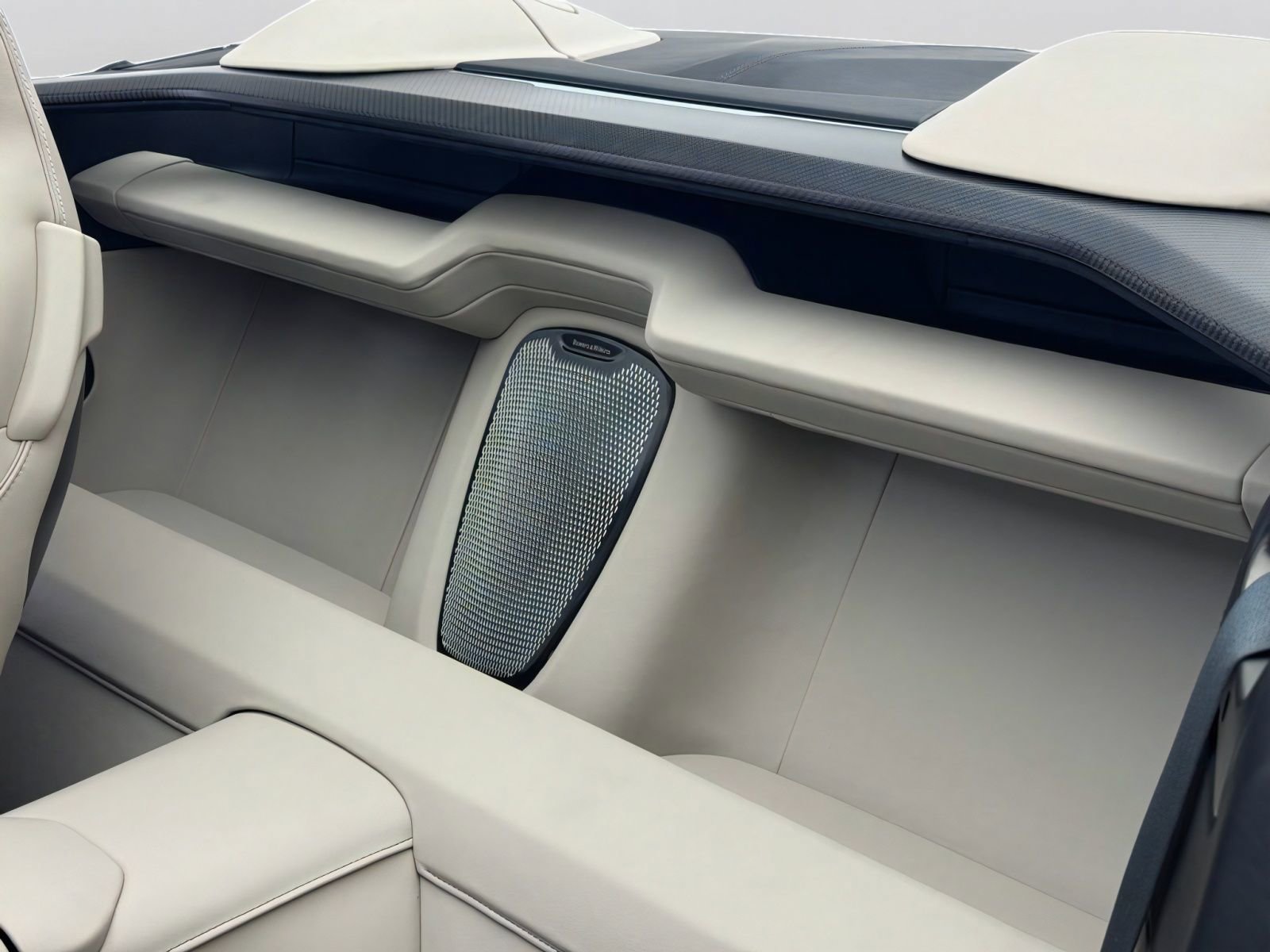 New 2026 Aston Martin Vanquish Convertible RWD image 13