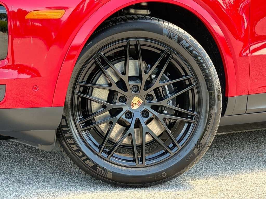 New 2026 Porsche Cayenne Coupe AWD/4WD image 6