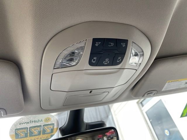 Used 2024 Chrysler Pacifica Limited FWD image 16