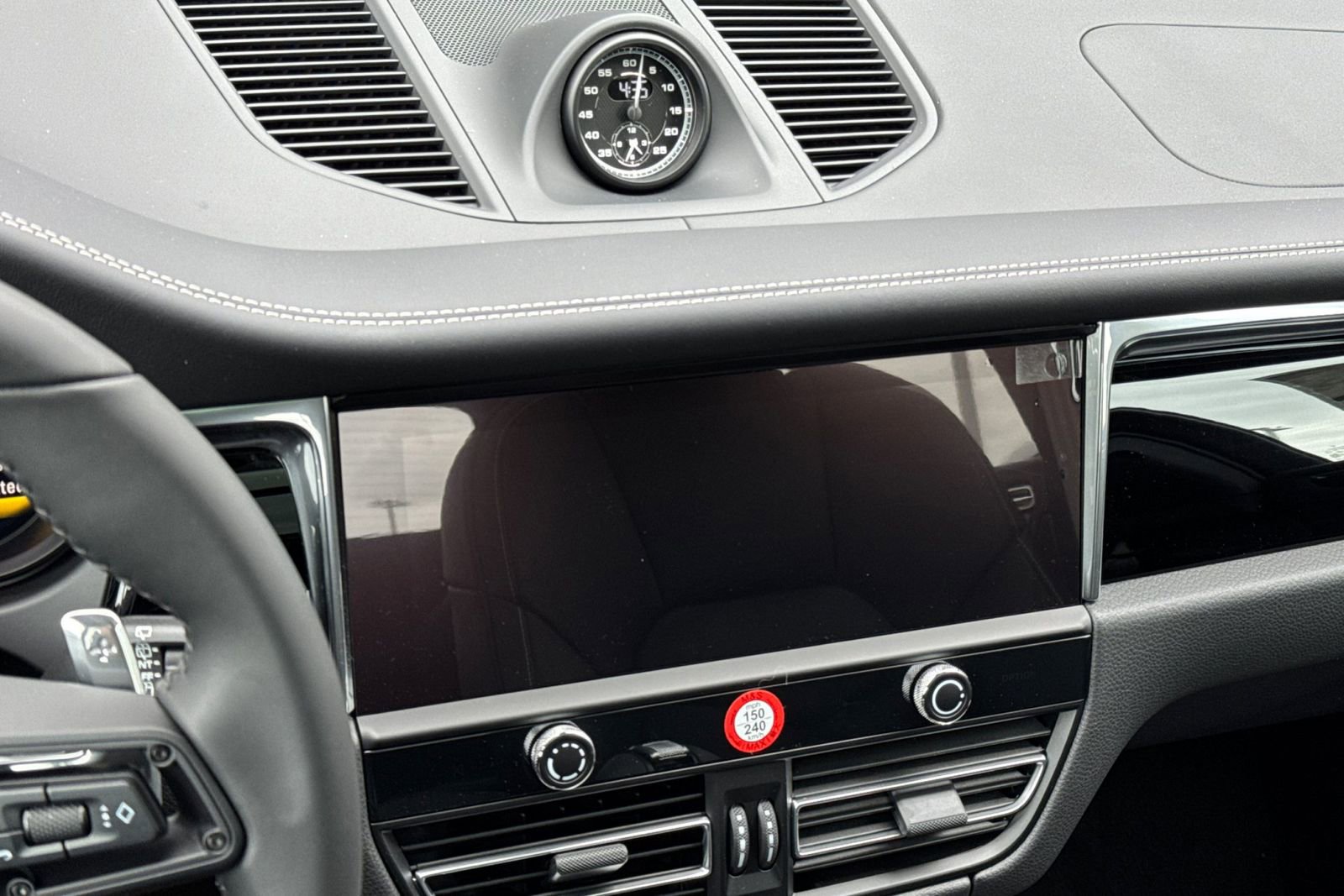 New 2025 Porsche Macan Turbo image 24