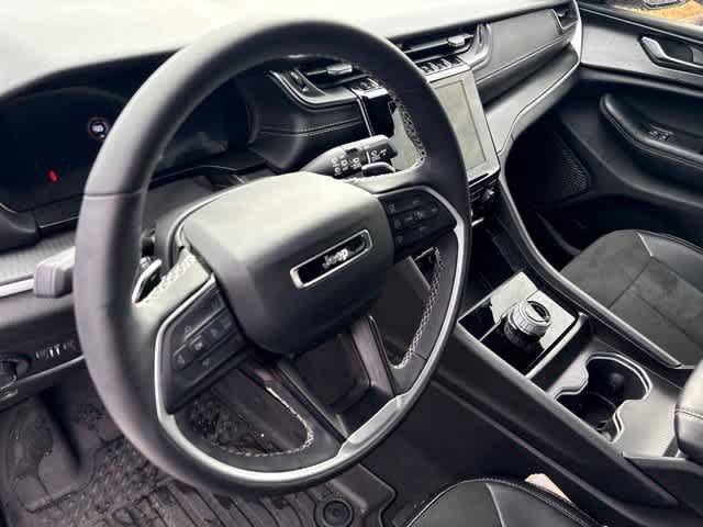Used 2025 Jeep Grand Cherokee L Altitude RWD image 10