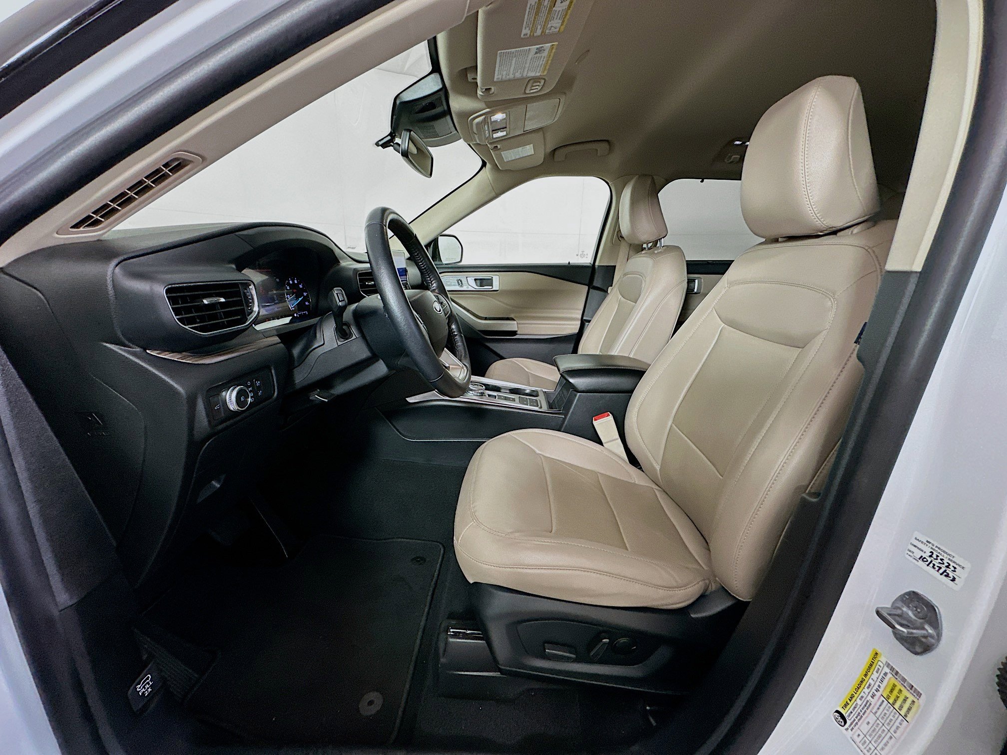 Used 2022 Ford Explorer Limited image 13