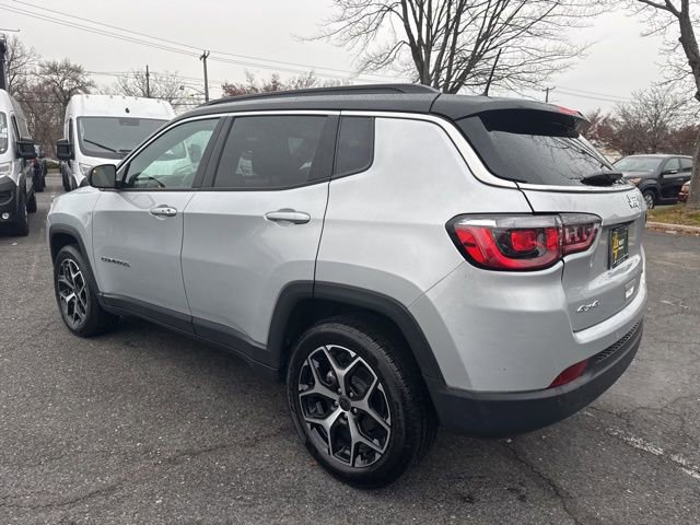 Certified 2025 Jeep Compass Limited w/ Sun & Sound Group image 18