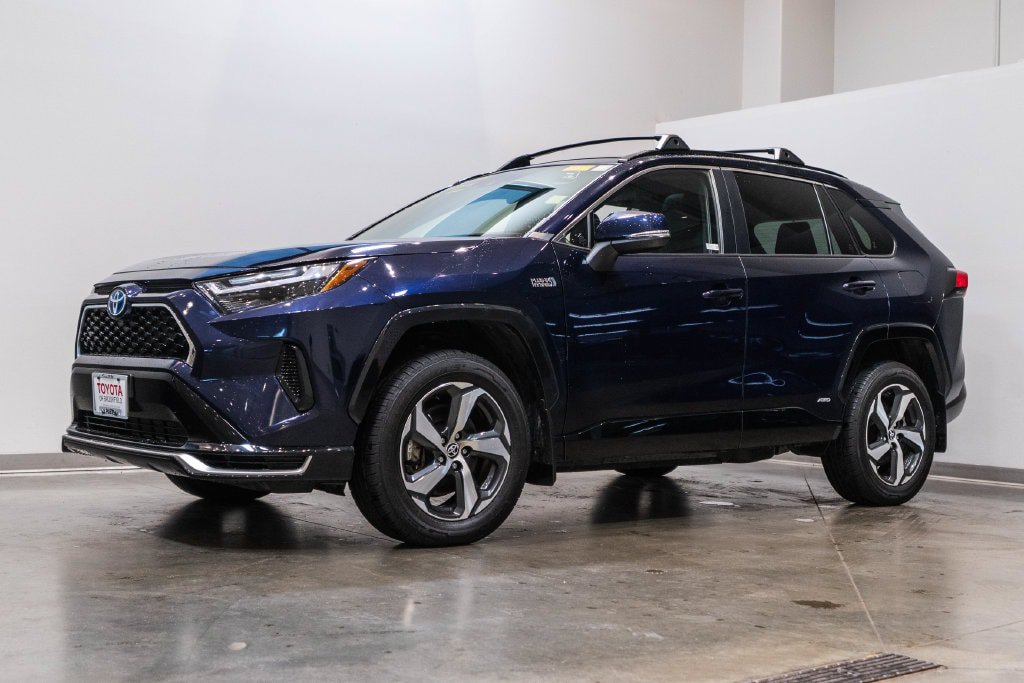 Used 2024 Toyota RAV4 SE w/ Weather & Moonroof Package AWD/4WD image 3