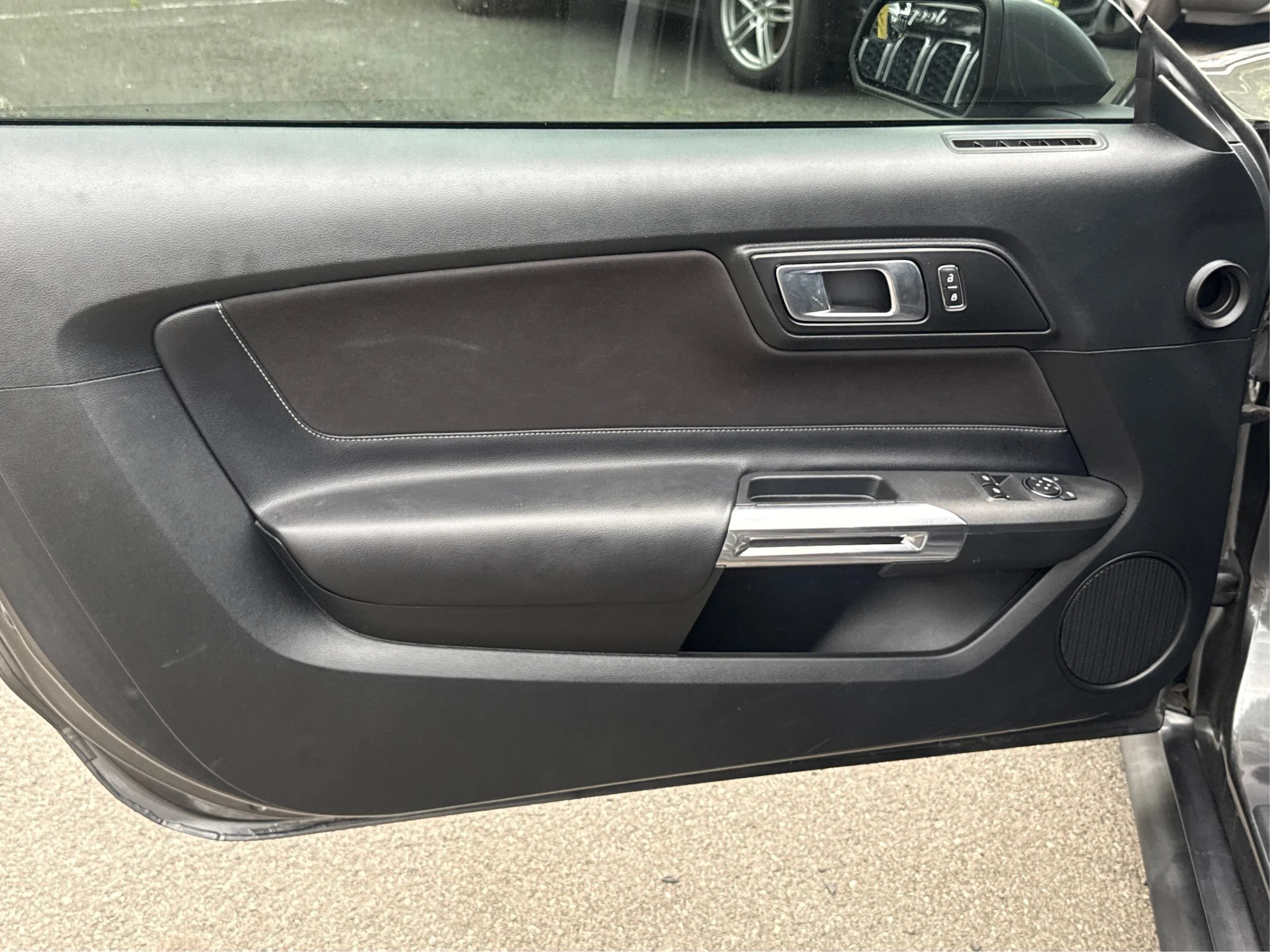Used 2019 Ford Mustang Coupe w/ Black Accent Package RWD image 14